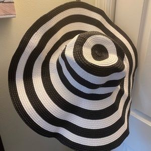 Black and White sun hat